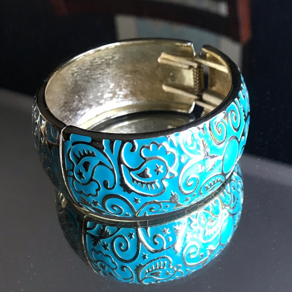 Adorable clasp bracelet